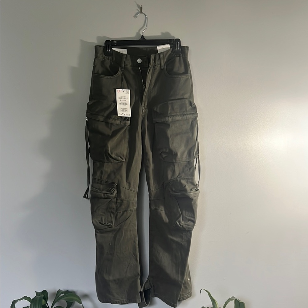 Zara Green Cargo Pants Relaxed Fit